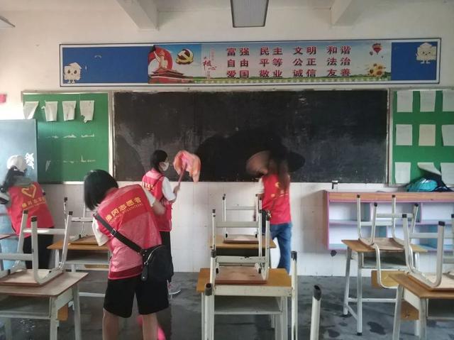 “不会放弃每一个孩子的升学梦想”他们为中考学生保驾护航休闲区蓝鸢梦想 - Www.slyday.coM “不会放弃每一个孩子的升学梦想”他们为中考学生保驾护航休闲区蓝鸢梦想 - Www.slyday.coM