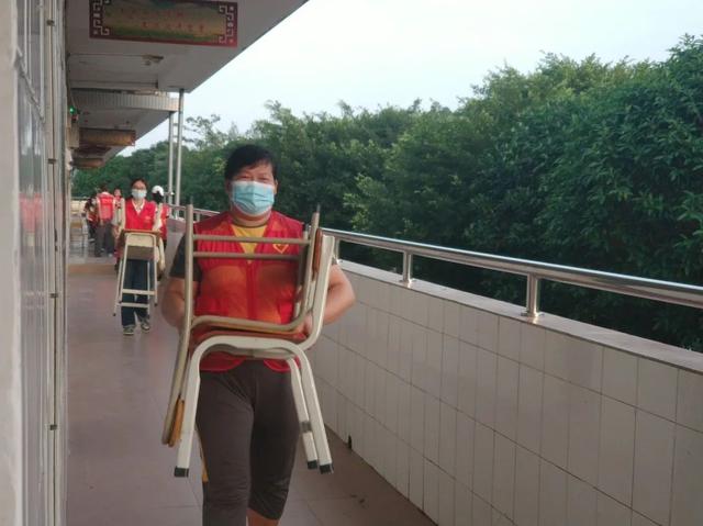 “不会放弃每一个孩子的升学梦想”他们为中考学生保驾护航休闲区蓝鸢梦想 - Www.slyday.coM “不会放弃每一个孩子的升学梦想”他们为中考学生保驾护航休闲区蓝鸢梦想 - Www.slyday.coM