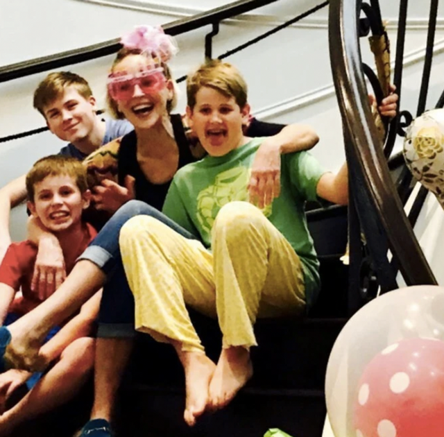 好莱坞女星自曝9次流产!凭借性感角色爆红,童年曾被外祖父虐待休闲区蓝鸢梦想 - Www.slyday.coM 好莱坞女星自曝9次流产!凭借性感角色爆红,童年曾被外祖父虐待休闲区蓝鸢梦想 - Www.slyday.coM