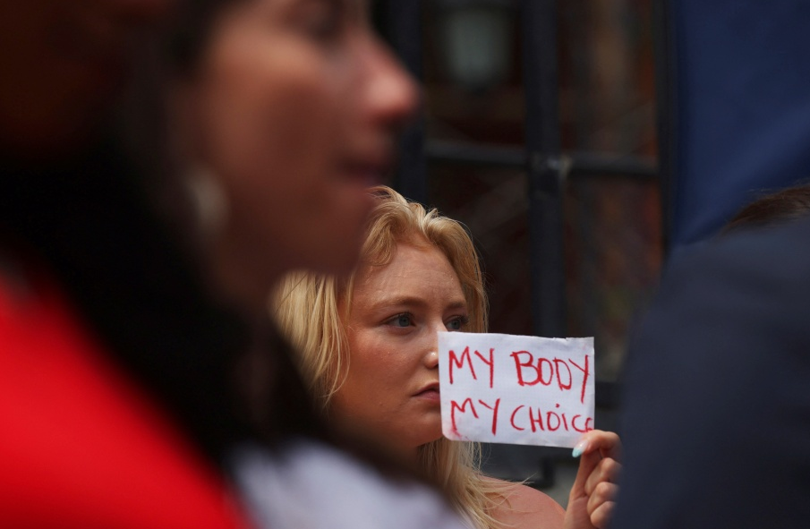 美国宪法不再保护女性堕胎权 联合国官员:对妇女人权的巨大打击休闲区蓝鸢梦想 - Www.slyday.coM 美国宪法不再保护女性堕胎权 联合国官员:对妇女人权的巨大打击休闲区蓝鸢梦想 - Www.slyday.coM