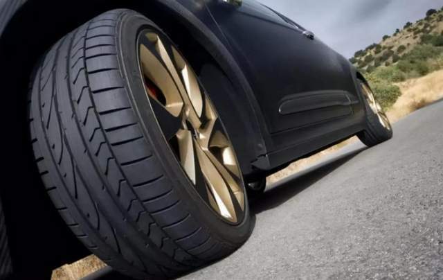 汽车跑长途前一定要做一些检查,不然后果会很严重休闲区蓝鸢梦想 - Www.slyday.coM 汽车跑长途前一定要做一些检查,不然后果会很严重休闲区蓝鸢梦想 - Www.slyday.coM