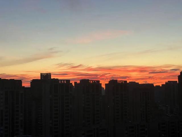 震撼!今晨,宁波上空出现“火烧云”休闲区蓝鸢梦想 - Www.slyday.coM 震撼!今晨,宁波上空出现“火烧云”休闲区蓝鸢梦想 - Www.slyday.coM