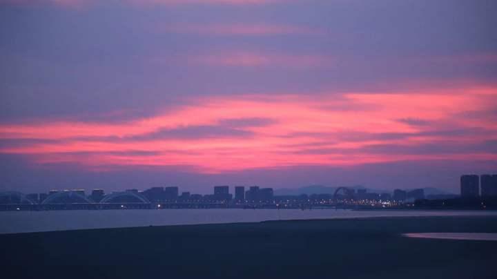 杭州有多浪漫,今晚的天空是粉红色的!有人说:夏天经常会让人摆脱焦虑相信奇迹休闲区蓝鸢梦想 - Www.slyday.coM 杭州有多浪漫,今晚的天空是粉红色的!有人说:夏天经常会让人摆脱焦虑相信奇迹休闲区蓝鸢梦想 - Www.slyday.coM