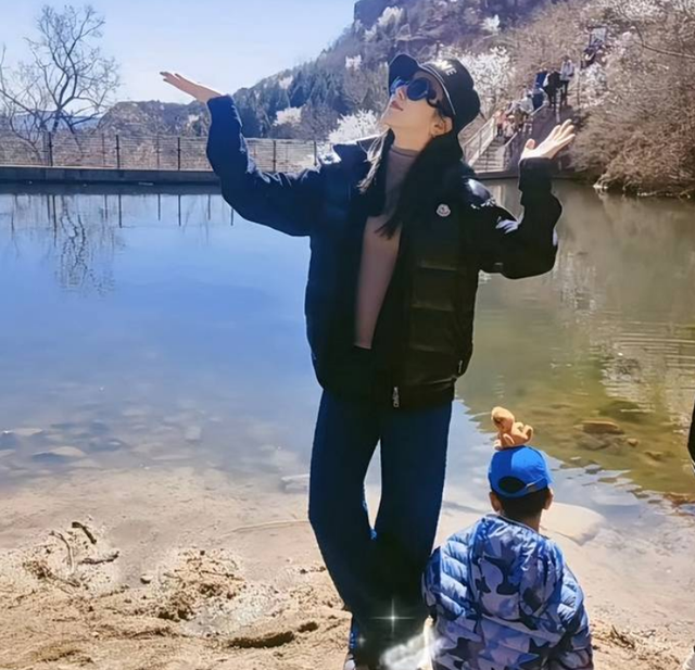 央视李思思晒素颜健身照,意外露出内衣肩带,面色通红头发凌乱休闲区蓝鸢梦想 - Www.slyday.coM 央视李思思晒素颜健身照,意外露出内衣肩带,面色通红头发凌乱休闲区蓝鸢梦想 - Www.slyday.coM