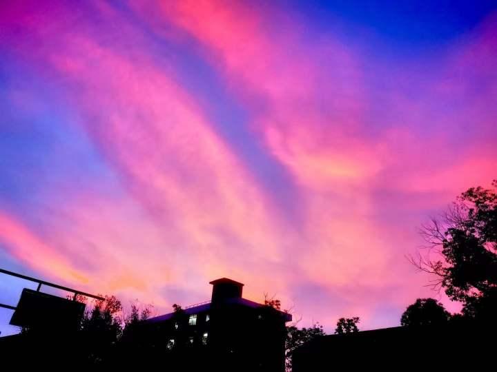 杭州有多浪漫,今晚的天空是粉红色的!有人说:夏天经常会让人摆脱焦虑相信奇迹休闲区蓝鸢梦想 - Www.slyday.coM 杭州有多浪漫,今晚的天空是粉红色的!有人说:夏天经常会让人摆脱焦虑相信奇迹休闲区蓝鸢梦想 - Www.slyday.coM