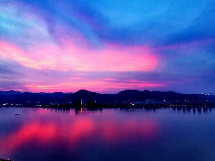 杭州有多浪漫,今晚的天空是粉红色的!有人说:夏天经常会让人摆脱焦虑相信奇迹休闲区蓝鸢梦想 - Www.slyday.coM 杭州有多浪漫,今晚的天空是粉红色的!有人说:夏天经常会让人摆脱焦虑相信奇迹休闲区蓝鸢梦想 - Www.slyday.coM