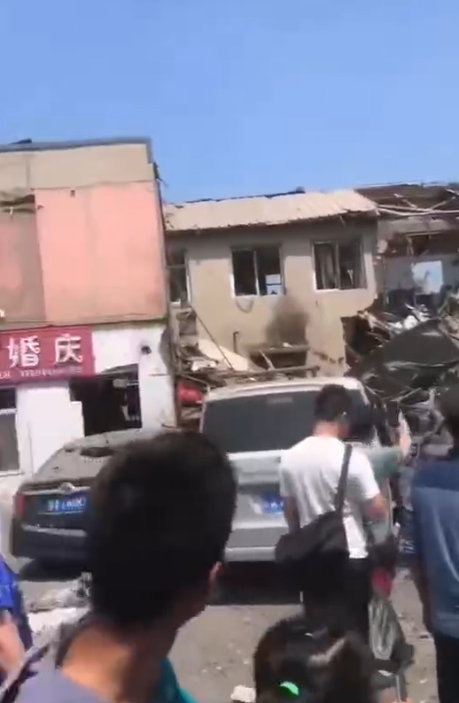 沈阳一面馆突发爆炸,现场黑烟弥漫!目击者:2层楼全倒了休闲区蓝鸢梦想 - Www.slyday.coM 沈阳一面馆突发爆炸,现场黑烟弥漫!目击者:2层楼全倒了休闲区蓝鸢梦想 - Www.slyday.coM