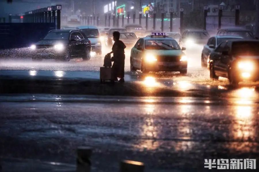 一秒天黑!刚刚,青岛发布暴雨红色预警!多地降水超100毫米…休闲区蓝鸢梦想 - Www.slyday.coM 一秒天黑!刚刚,青岛发布暴雨红色预警!多地降水超100毫米…休闲区蓝鸢梦想 - Www.slyday.coM