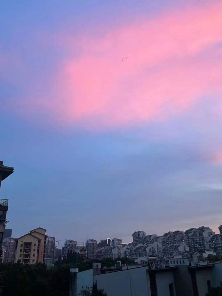 杭州有多浪漫,今晚的天空是粉红色的!有人说:夏天经常会让人摆脱焦虑相信奇迹休闲区蓝鸢梦想 - Www.slyday.coM 杭州有多浪漫,今晚的天空是粉红色的!有人说:夏天经常会让人摆脱焦虑相信奇迹休闲区蓝鸢梦想 - Www.slyday.coM