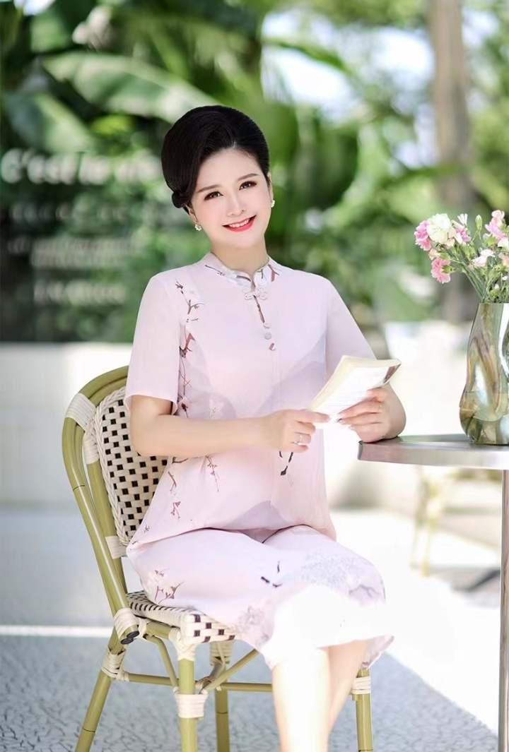 承包全国妈妈们的衣柜,淘宝上超火的“小梁阿姨”30岁了!网友:这么漂亮的阿姨原来是姐姐休闲区蓝鸢梦想 - Www.slyday.coM 承包全国妈妈们的衣柜,淘宝上超火的“小梁阿姨”30岁了!网友:这么漂亮的阿姨原来是姐姐休闲区蓝鸢梦想 - Www.slyday.coM