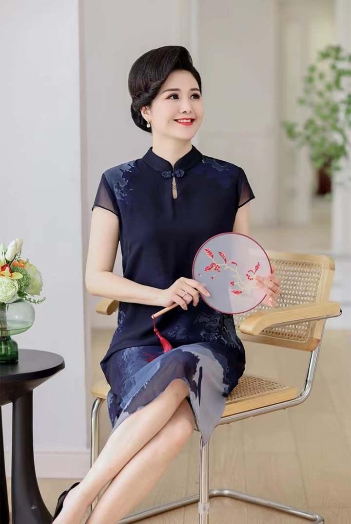 承包全国妈妈们的衣柜,淘宝上超火的“小梁阿姨”30岁了!网友:这么漂亮的阿姨原来是姐姐休闲区蓝鸢梦想 - Www.slyday.coM 承包全国妈妈们的衣柜,淘宝上超火的“小梁阿姨”30岁了!网友:这么漂亮的阿姨原来是姐姐休闲区蓝鸢梦想 - Www.slyday.coM