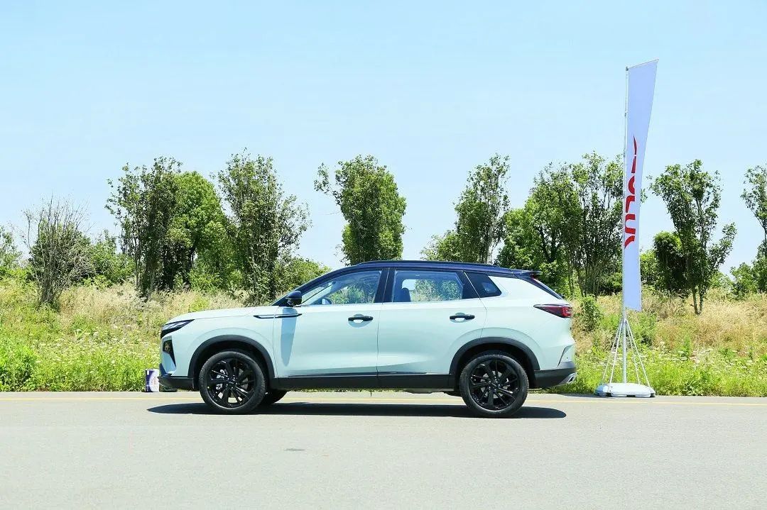 不到14万买混动中型SUV?油耗还不比汉兰达高 这些中国车太牛了!