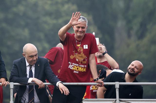 罗马梦想签下C罗!将与切尔西展开竞争,希望曼联帮忙承担75%薪水休闲区蓝鸢梦想 - Www.slyday.coM 罗马梦想签下C罗!将与切尔西展开竞争,希望曼联帮忙承担75%薪水休闲区蓝鸢梦想 - Www.slyday.coM