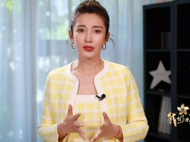 李冰冰录制央视香港回归晚会,打扮知性皮肤白,称怀念刘德华休闲区蓝鸢梦想 - Www.slyday.coM 李冰冰录制央视香港回归晚会,打扮知性皮肤白,称怀念刘德华休闲区蓝鸢梦想 - Www.slyday.coM