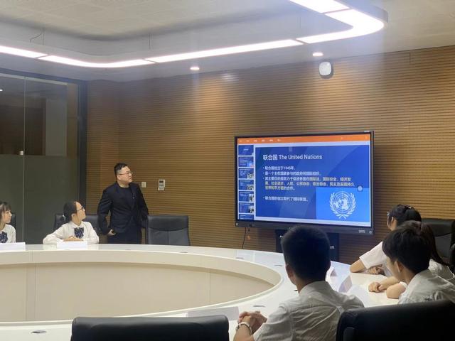 开放日人人人!这所新普高凭什么这么“热”?休闲区蓝鸢梦想 - Www.slyday.coM 开放日人人人!这所新普高凭什么这么“热”?休闲区蓝鸢梦想 - Www.slyday.coM