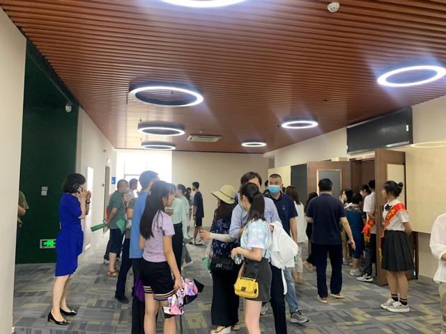 开放日人人人!这所新普高凭什么这么“热”?休闲区蓝鸢梦想 - Www.slyday.coM 开放日人人人!这所新普高凭什么这么“热”?休闲区蓝鸢梦想 - Www.slyday.coM