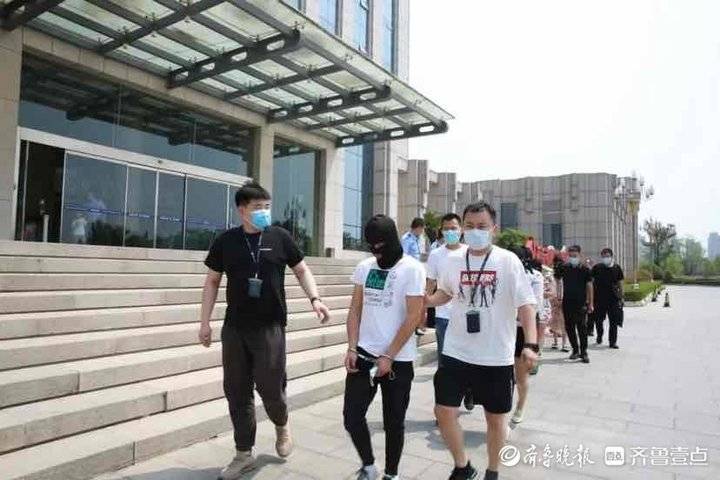 借一对一直播线下约会来吊人胃口,这11人实施诈骗被抓休闲区蓝鸢梦想 - Www.slyday.coM 借一对一直播线下约会来吊人胃口,这11人实施诈骗被抓休闲区蓝鸢梦想 - Www.slyday.coM