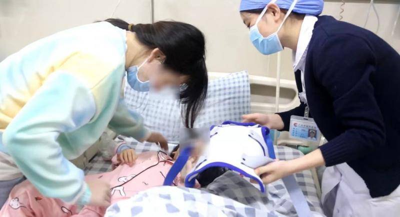 4岁女儿跛脚确诊脊椎结核可能高位截瘫 “90后”妈妈取骨救女休闲区蓝鸢梦想 - Www.slyday.coM 4岁女儿跛脚确诊脊椎结核可能高位截瘫 “90后”妈妈取骨救女休闲区蓝鸢梦想 - Www.slyday.coM