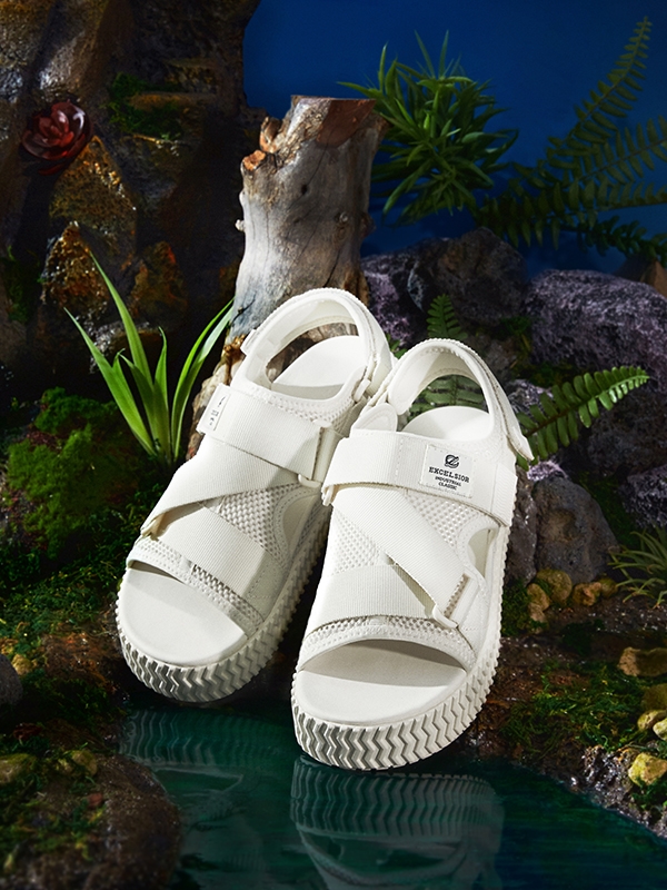 EXCELSIOR沙滩鞋带你一秒梦回街头沙滩休闲区蓝鸢梦想 - Www.slyday.coM EXCELSIOR沙滩鞋带你一秒梦回街头沙滩休闲区蓝鸢梦想 - Www.slyday.coM