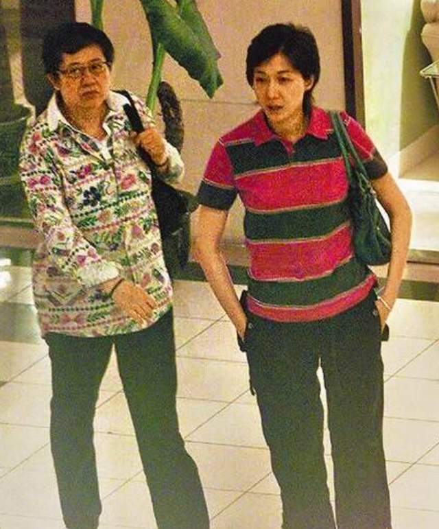 被爸爸抛弃,遭妈妈虐待多年,她才是最惨星二代吧?休闲区蓝鸢梦想 - Www.slyday.coM 被爸爸抛弃,遭妈妈虐待多年,她才是最惨星二代吧?休闲区蓝鸢梦想 - Www.slyday.coM