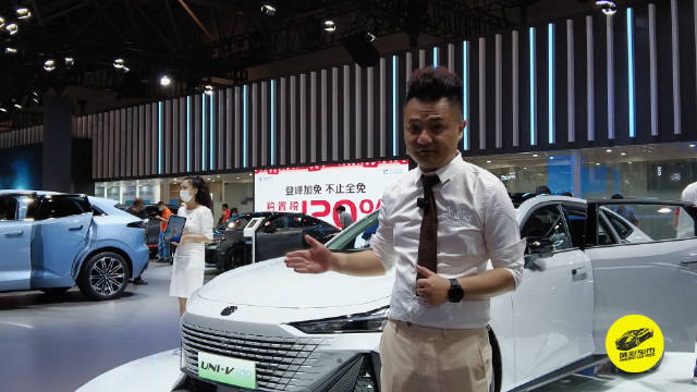 UNI-V 2.0T共推出“锋速版”和“领速版”两款车型……