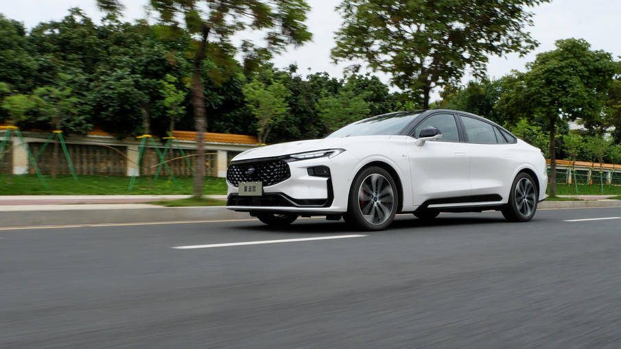 适合小年轻的B级车!这三台好看好开还有2.0T,关键价格也不贵