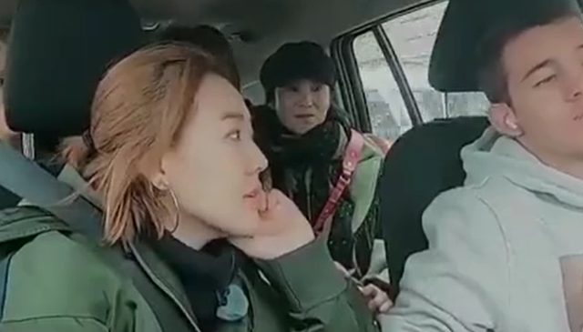 小S夫妇玩魔术测试爱情!两人大力拥抱好甜蜜,Mike胳膊肌肉粗壮休闲区蓝鸢梦想 - Www.slyday.coM 小S夫妇玩魔术测试爱情!两人大力拥抱好甜蜜,Mike胳膊肌肉粗壮休闲区蓝鸢梦想 - Www.slyday.coM