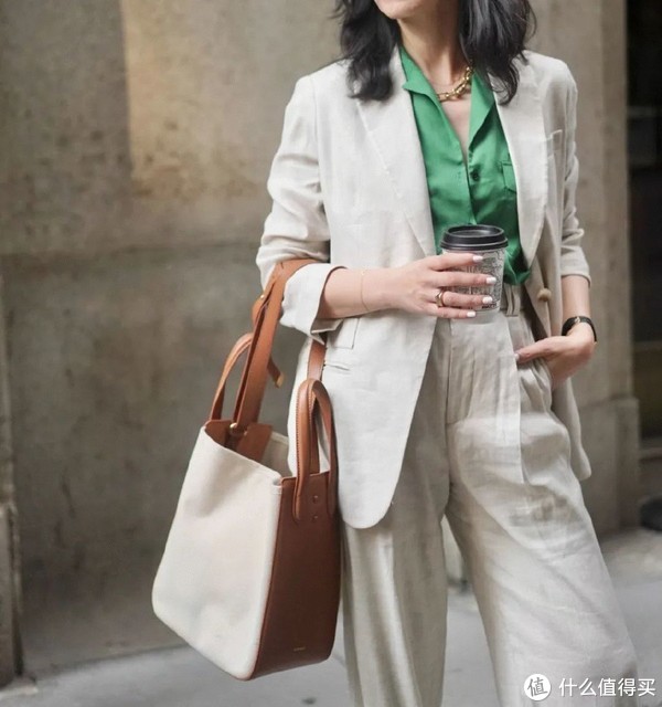 259 元的衬衣我穿了整整一周!赶时髦不需要很多钱休闲区蓝鸢梦想 - Www.slyday.coM 259 元的衬衣我穿了整整一周!赶时髦不需要很多钱休闲区蓝鸢梦想 - Www.slyday.coM