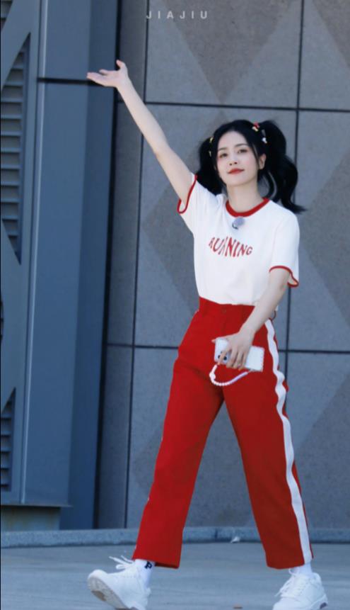 《奔跑吧》录制周深遇到刘畊宏就跳操,像是在对暗号来接头,太搞笑了休闲区蓝鸢梦想 - Www.slyday.coM 《奔跑吧》录制周深遇到刘畊宏就跳操,像是在对暗号来接头,太搞笑了休闲区蓝鸢梦想 - Www.slyday.coM