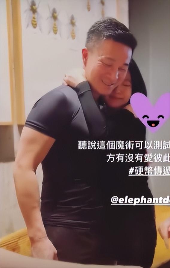 小S夫妇玩魔术测试爱情!两人大力拥抱好甜蜜,Mike胳膊肌肉粗壮休闲区蓝鸢梦想 - Www.slyday.coM 小S夫妇玩魔术测试爱情!两人大力拥抱好甜蜜,Mike胳膊肌肉粗壮休闲区蓝鸢梦想 - Www.slyday.coM