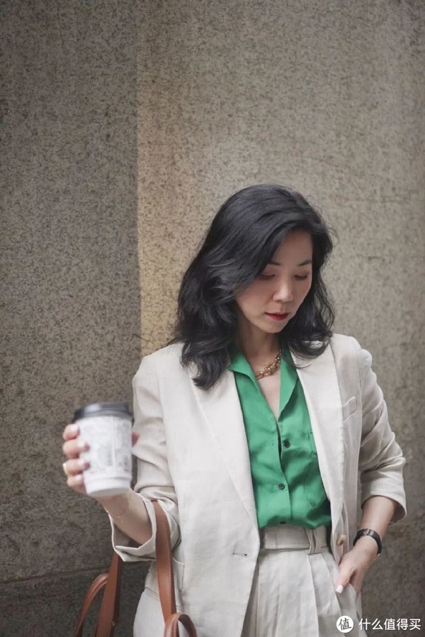 259 元的衬衣我穿了整整一周!赶时髦不需要很多钱休闲区蓝鸢梦想 - Www.slyday.coM 259 元的衬衣我穿了整整一周!赶时髦不需要很多钱休闲区蓝鸢梦想 - Www.slyday.coM