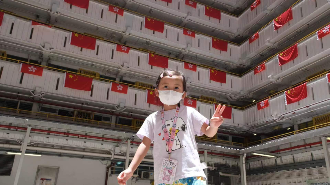 香港00后:“我一出生就是中国人”,25年过去了,如今的香港街头满眼中国红休闲区蓝鸢梦想 - Www.slyday.coM 香港00后:“我一出生就是中国人”,25年过去了,如今的香港街头满眼中国红休闲区蓝鸢梦想 - Www.slyday.coM