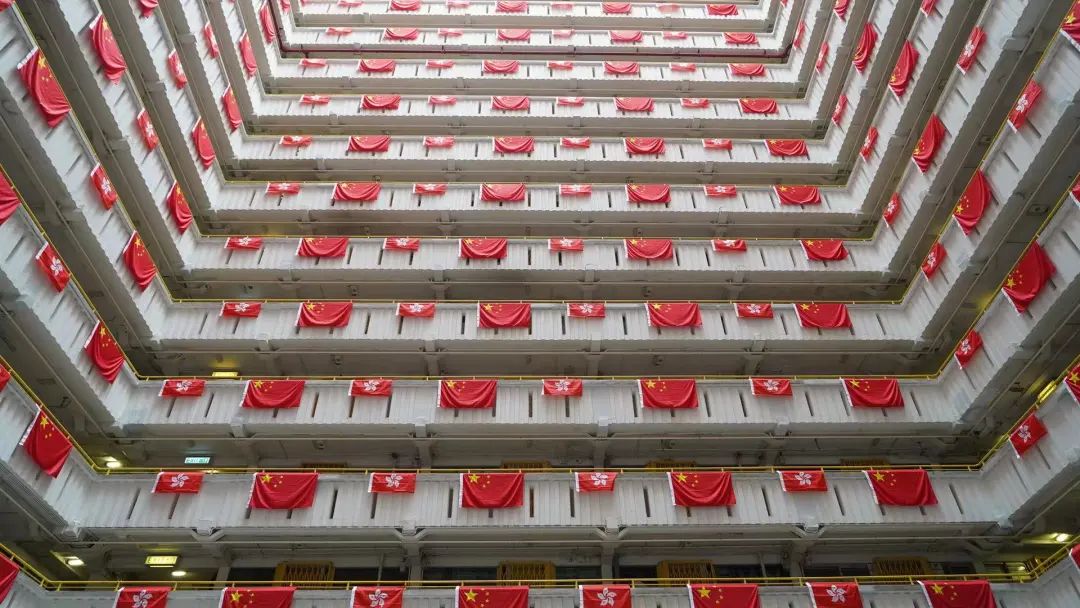 香港00后:“我一出生就是中国人”,25年过去了,如今的香港街头满眼中国红休闲区蓝鸢梦想 - Www.slyday.coM 香港00后:“我一出生就是中国人”,25年过去了,如今的香港街头满眼中国红休闲区蓝鸢梦想 - Www.slyday.coM