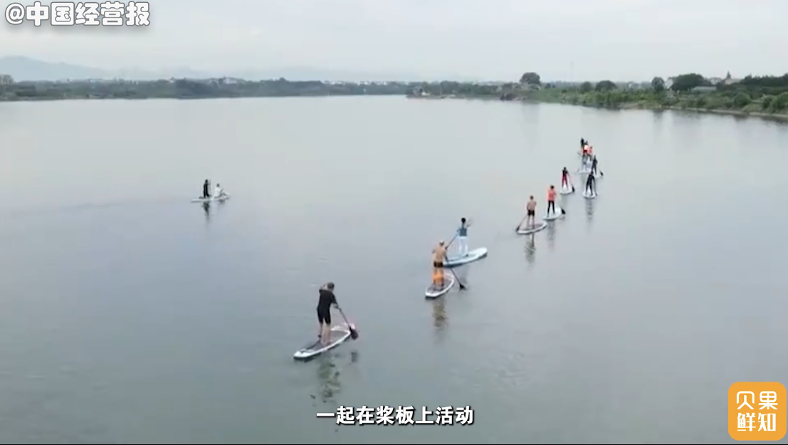 河道里也能玩出新花样!简单易学还不贵,桨板能成为新热潮吗?休闲区蓝鸢梦想 - Www.slyday.coM 河道里也能玩出新花样!简单易学还不贵,桨板能成为新热潮吗?休闲区蓝鸢梦想 - Www.slyday.coM