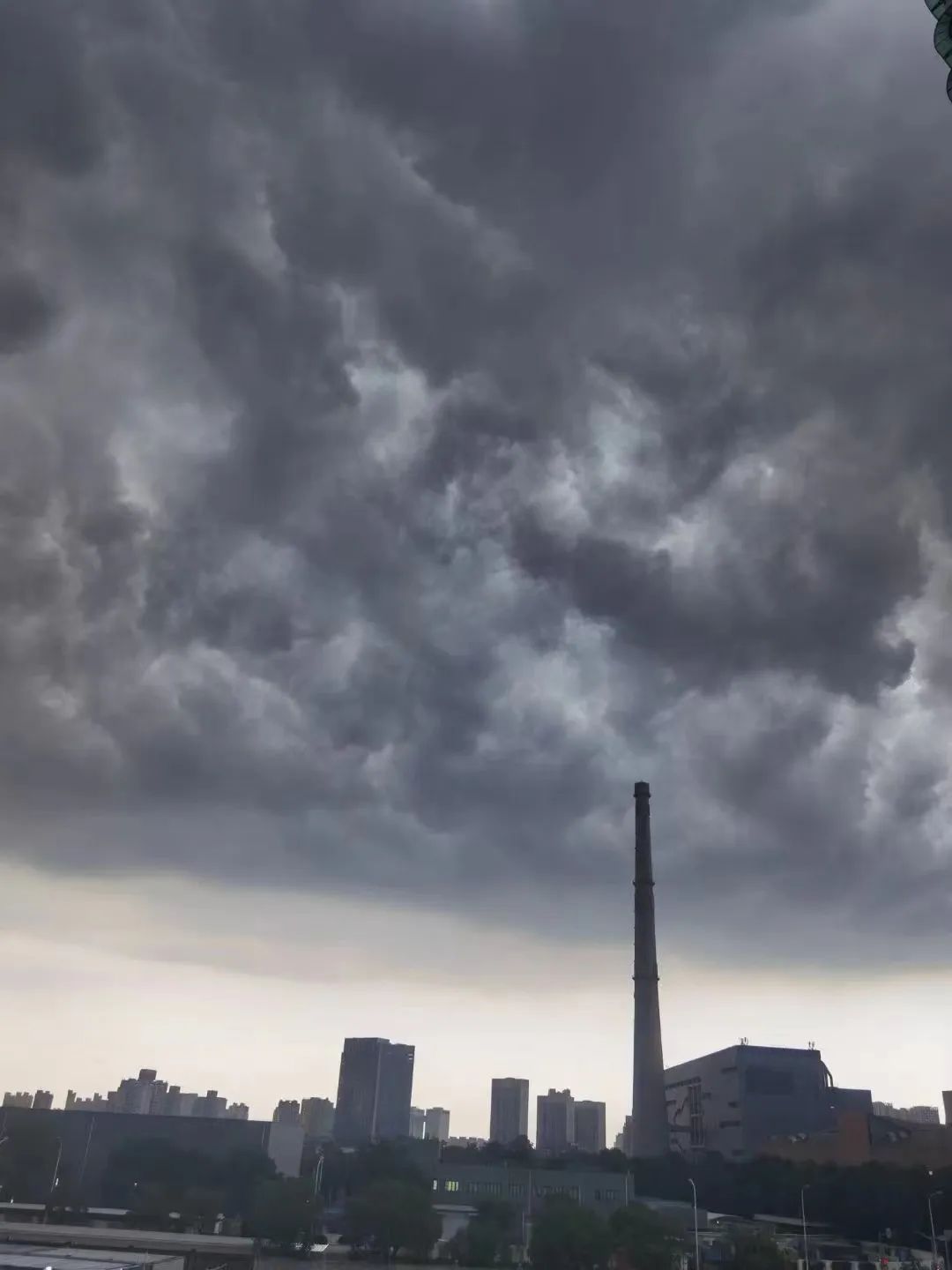上海今天集齐5个气象预警!暴雨后气温暴跌,梅雨后双台风要来?休闲区蓝鸢梦想 - Www.slyday.coM 上海今天集齐5个气象预警!暴雨后气温暴跌,梅雨后双台风要来?休闲区蓝鸢梦想 - Www.slyday.coM