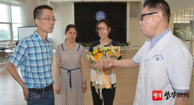 接受肝移植22年后,他高考605分的女儿和医生说:想上南医大休闲区蓝鸢梦想 - Www.slyday.coM 接受肝移植22年后,他高考605分的女儿和医生说:想上南医大休闲区蓝鸢梦想 - Www.slyday.coM