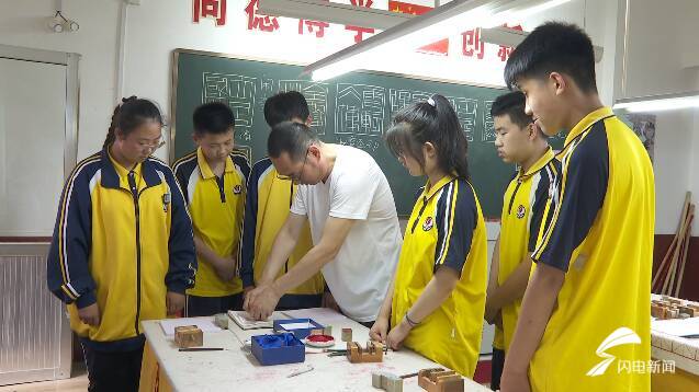 潍坊:爱国主义教育、非遗技艺“联手”进课堂 校园文化生活更精彩休闲区蓝鸢梦想 - Www.slyday.coM 潍坊:爱国主义教育、非遗技艺“联手”进课堂 校园文化生活更精彩休闲区蓝鸢梦想 - Www.slyday.coM