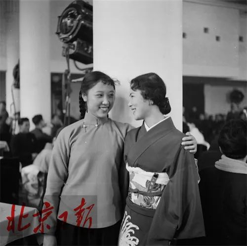 1958年,一个日本芭蕾舞团访华,演出了《白毛女》休闲区蓝鸢梦想 - Www.slyday.coM 1958年,一个日本芭蕾舞团访华,演出了《白毛女》休闲区蓝鸢梦想 - Www.slyday.coM