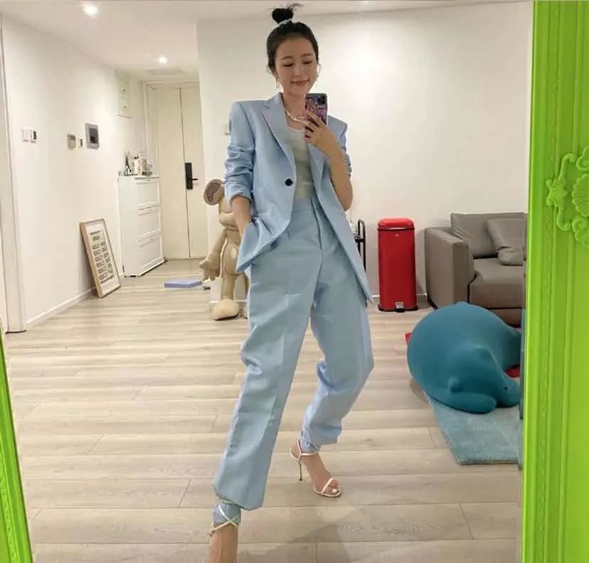 别只知道穿阔腿裤了!今夏流行的“奶奶裤”才是时髦又百搭!休闲区蓝鸢梦想 - Www.slyday.coM 别只知道穿阔腿裤了!今夏流行的“奶奶裤”才是时髦又百搭!休闲区蓝鸢梦想 - Www.slyday.coM