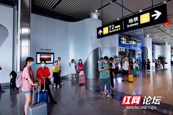 上车!踏上长沙地铁6号线的首趟列车,看看这条线到底有多洋气休闲区蓝鸢梦想 - Www.slyday.coM 上车!踏上长沙地铁6号线的首趟列车,看看这条线到底有多洋气休闲区蓝鸢梦想 - Www.slyday.coM