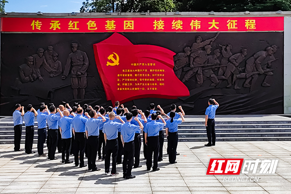 永州市检察机关:镜头下的“动车党建”休闲区蓝鸢梦想 - Www.slyday.coM 永州市检察机关:镜头下的“动车党建”休闲区蓝鸢梦想 - Www.slyday.coM