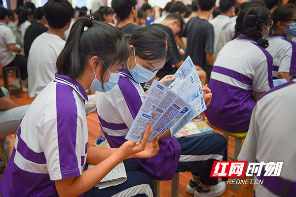 永州市检察机关:镜头下的“动车党建”休闲区蓝鸢梦想 - Www.slyday.coM 永州市检察机关:镜头下的“动车党建”休闲区蓝鸢梦想 - Www.slyday.coM