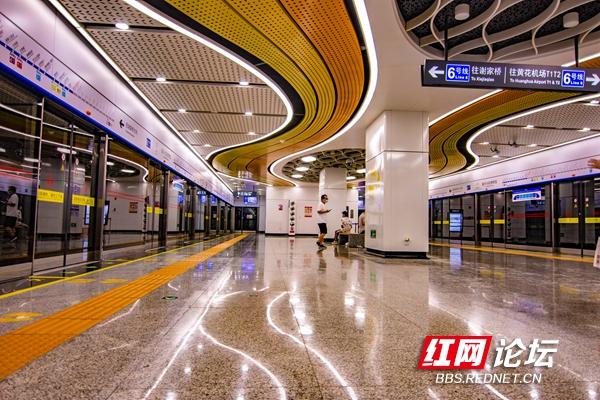 上车!踏上长沙地铁6号线的首趟列车,看看这条线到底有多洋气休闲区蓝鸢梦想 - Www.slyday.coM 上车!踏上长沙地铁6号线的首趟列车,看看这条线到底有多洋气休闲区蓝鸢梦想 - Www.slyday.coM