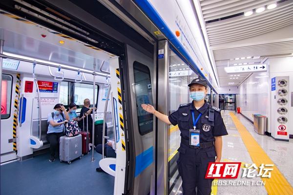 上车!踏上长沙地铁6号线的首趟列车,看看这条线到底有多洋气休闲区蓝鸢梦想 - Www.slyday.coM 上车!踏上长沙地铁6号线的首趟列车,看看这条线到底有多洋气休闲区蓝鸢梦想 - Www.slyday.coM