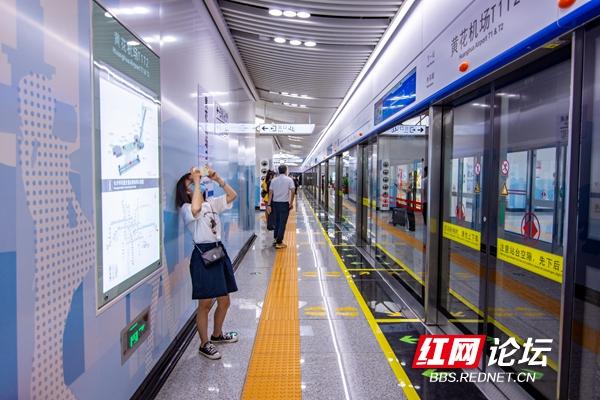 上车!踏上长沙地铁6号线的首趟列车,看看这条线到底有多洋气休闲区蓝鸢梦想 - Www.slyday.coM 上车!踏上长沙地铁6号线的首趟列车,看看这条线到底有多洋气休闲区蓝鸢梦想 - Www.slyday.coM