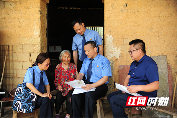 永州市检察机关:镜头下的“动车党建”休闲区蓝鸢梦想 - Www.slyday.coM 永州市检察机关:镜头下的“动车党建”休闲区蓝鸢梦想 - Www.slyday.coM