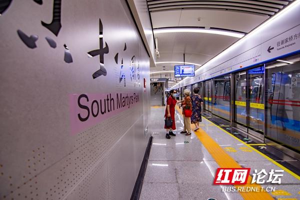 上车!踏上长沙地铁6号线的首趟列车,看看这条线到底有多洋气休闲区蓝鸢梦想 - Www.slyday.coM 上车!踏上长沙地铁6号线的首趟列车,看看这条线到底有多洋气休闲区蓝鸢梦想 - Www.slyday.coM