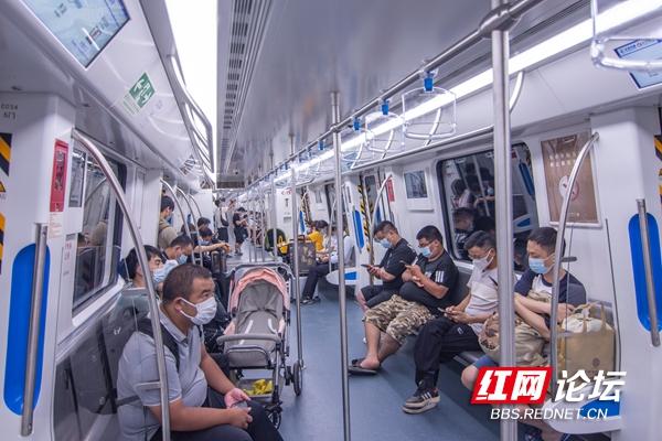 上车!踏上长沙地铁6号线的首趟列车,看看这条线到底有多洋气休闲区蓝鸢梦想 - Www.slyday.coM 上车!踏上长沙地铁6号线的首趟列车,看看这条线到底有多洋气休闲区蓝鸢梦想 - Www.slyday.coM