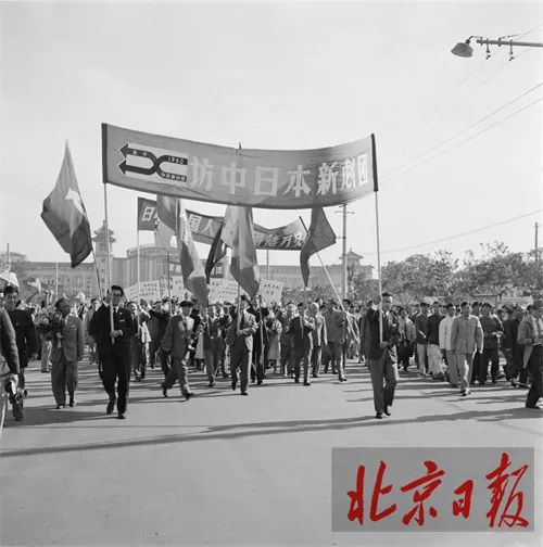 1958年,一个日本芭蕾舞团访华,演出了《白毛女》休闲区蓝鸢梦想 - Www.slyday.coM 1958年,一个日本芭蕾舞团访华,演出了《白毛女》休闲区蓝鸢梦想 - Www.slyday.coM