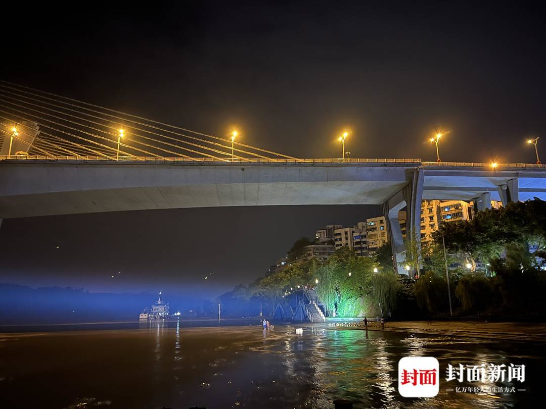 又一溺水事件!祖孙江边玩耍溺水 外公被救起5岁男童仍在搜救之中休闲区蓝鸢梦想 - Www.slyday.coM 又一溺水事件!祖孙江边玩耍溺水 外公被救起5岁男童仍在搜救之中休闲区蓝鸢梦想 - Www.slyday.coM